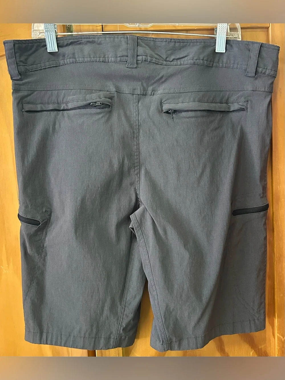 Men’s Gray Gerry Cargo shorts Size 36